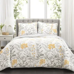 Aprile 3 Piece Quilt Set