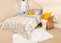 Aprile 3 Piece Quilt Set