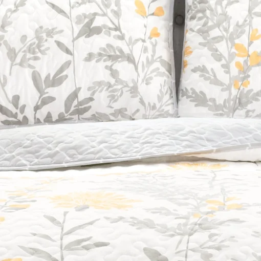 Aprile 3 Piece Quilt Set