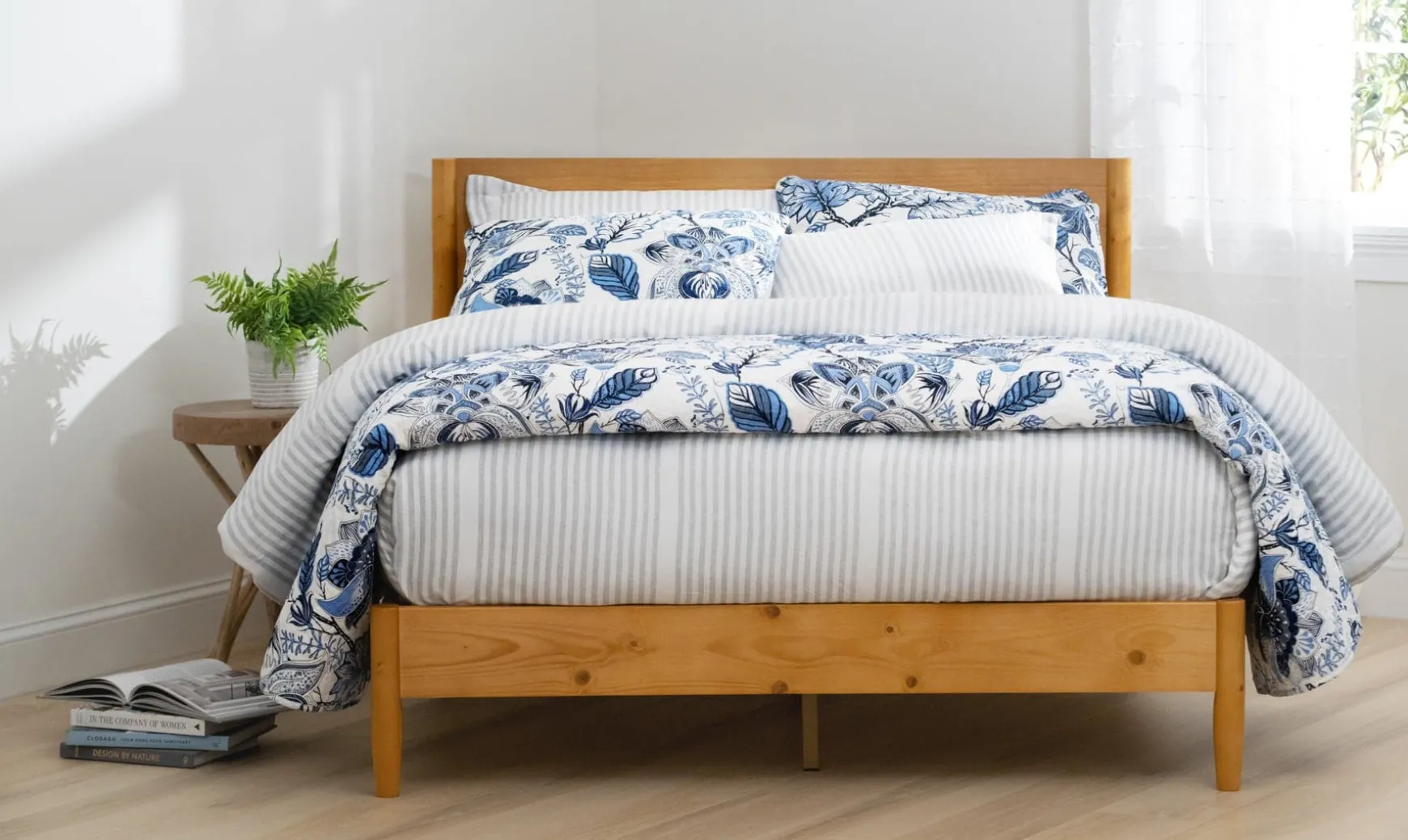 Cynthia Jacobean 3 Piece Quilt Set