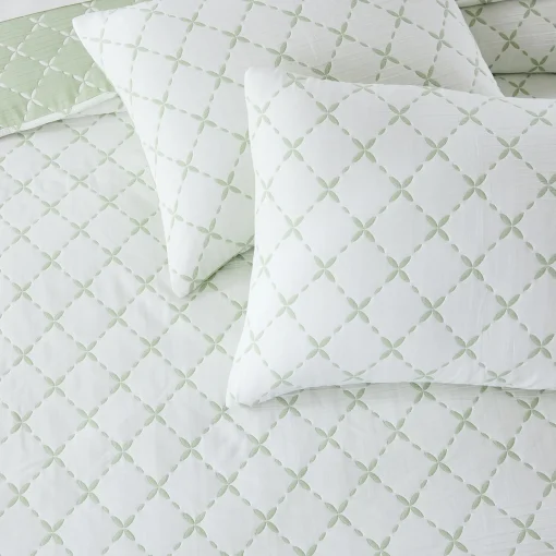 Diamond Leaf Jacquard Reversible Matelasse Coverlet Set