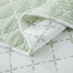 Diamond Leaf Jacquard Reversible Matelasse Coverlet Set