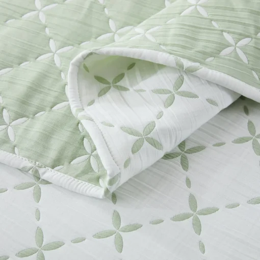 Diamond Leaf Jacquard Reversible Matelasse Coverlet Set