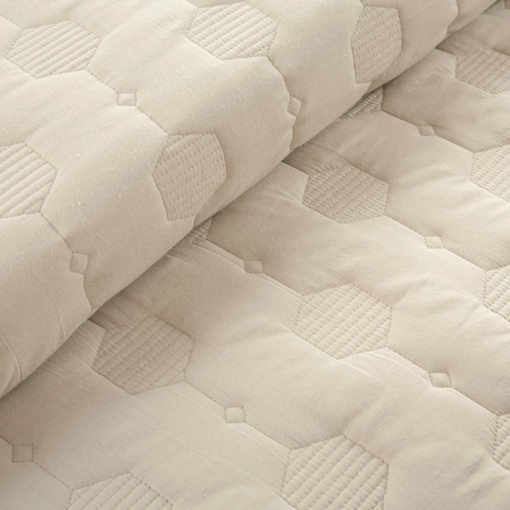 Hexagon Honeycomb Textured Cotton Quilt 3 Piece Set