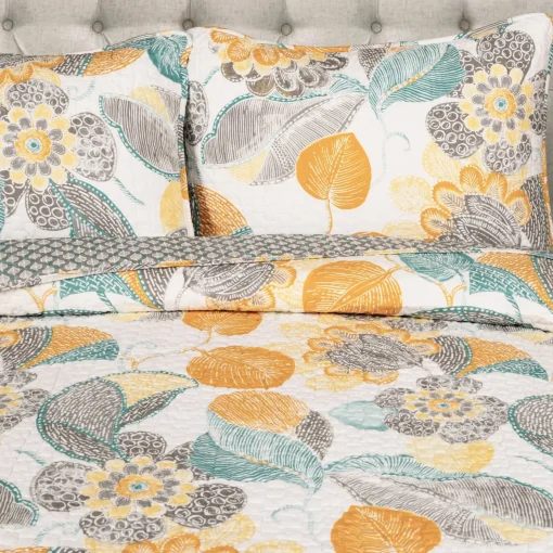 Layla 3 Piece Quilt Set