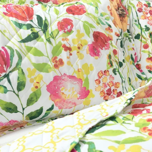 Leilani Watercolor Scallop Edged Floral 3 Piece Quilt Set