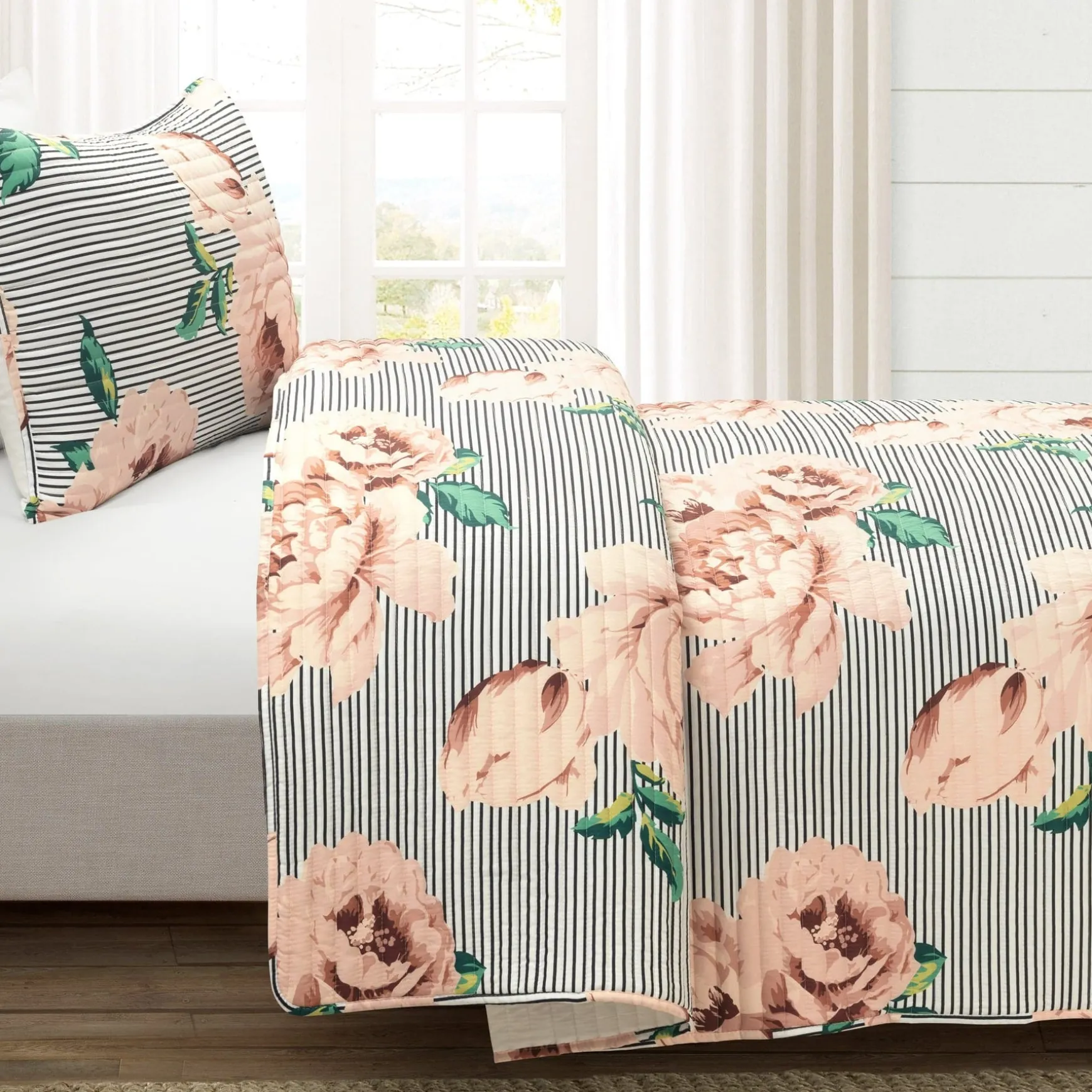 Mira Vintage Floral Oversized Quilt Set