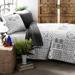 Monique 3 Piece Quilt Set