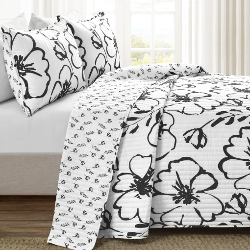 Scandinavian Floral Quilt 3 Piece Set