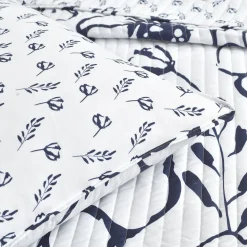 Scandinavian Floral Quilt 3 Piece Set