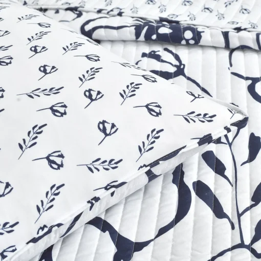 Scandinavian Floral Quilt 3 Piece Set