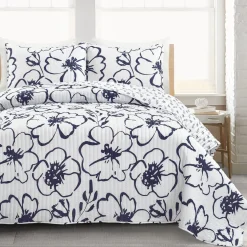 Scandinavian Floral Quilt 3 Piece Set