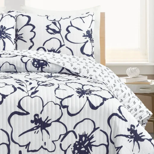 Scandinavian Floral Quilt 3 Piece Set